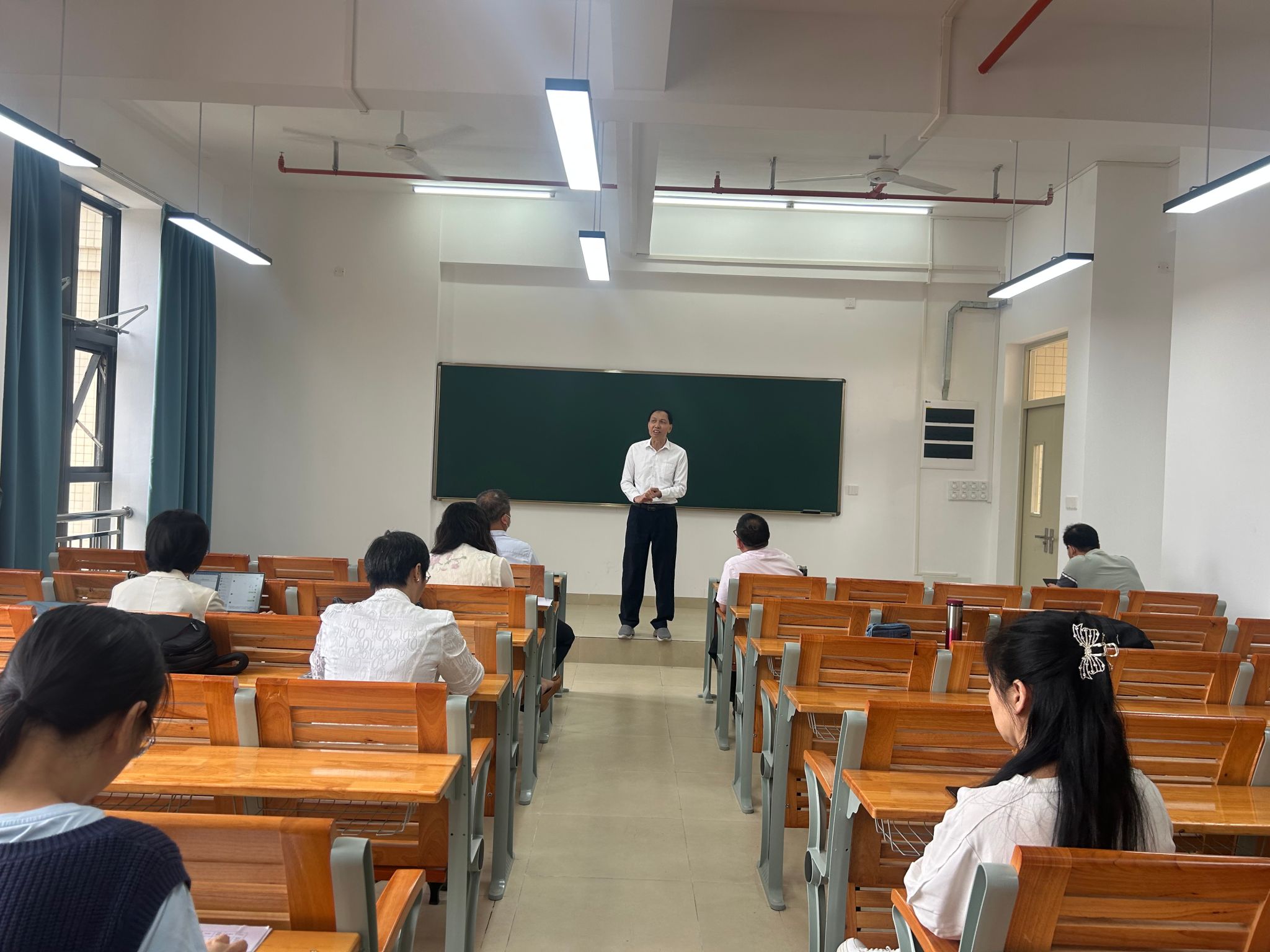 工廠設(shè)計專題培訓(xùn)提升教學(xué)實踐能力——陳海光教授為全院教師帶來專業(yè)指導(dǎo)